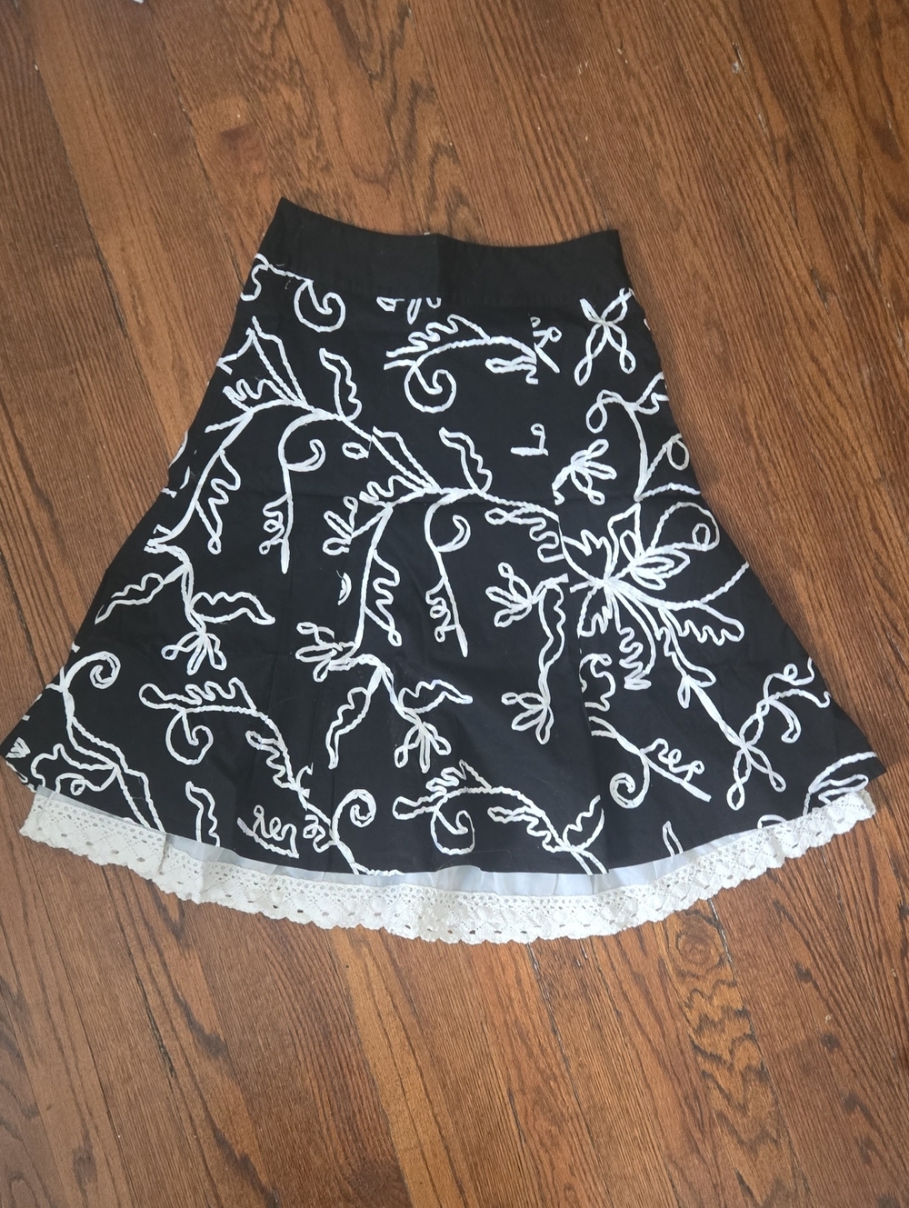 Vintage Black and White Embroidered A-Line Skirt with Lace Trim